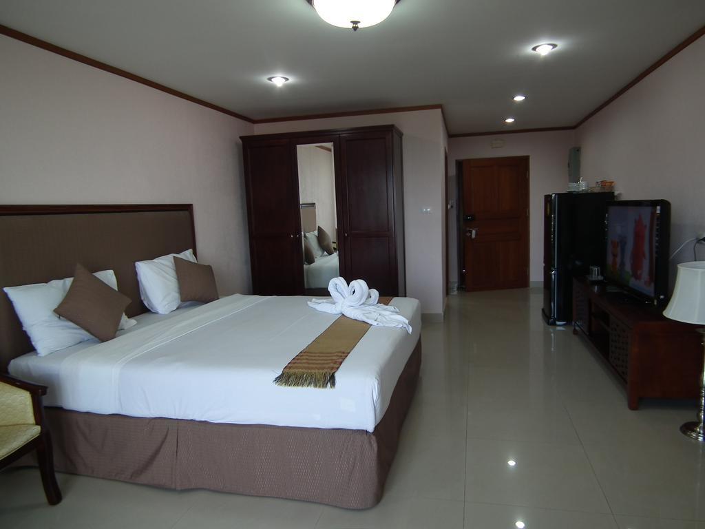 Abricole At Pattaya Hill Apartment Exterior photo