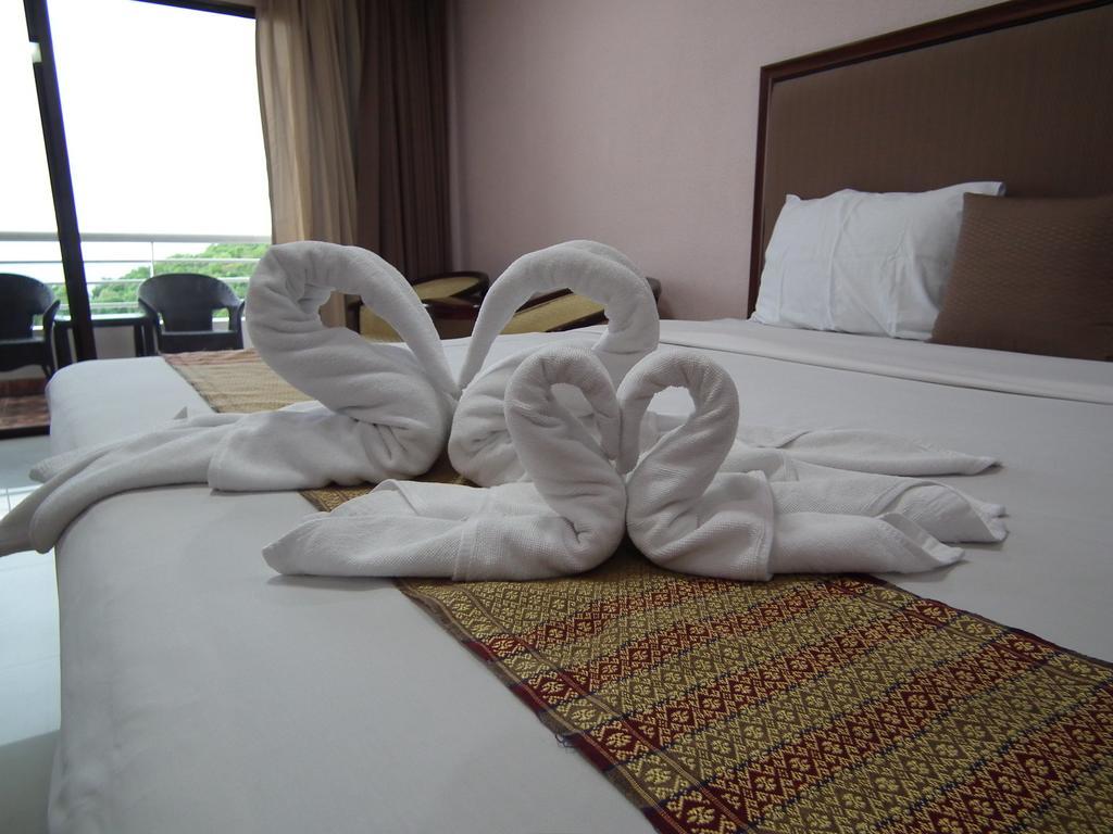 Abricole At Pattaya Hill Apartment Exterior photo