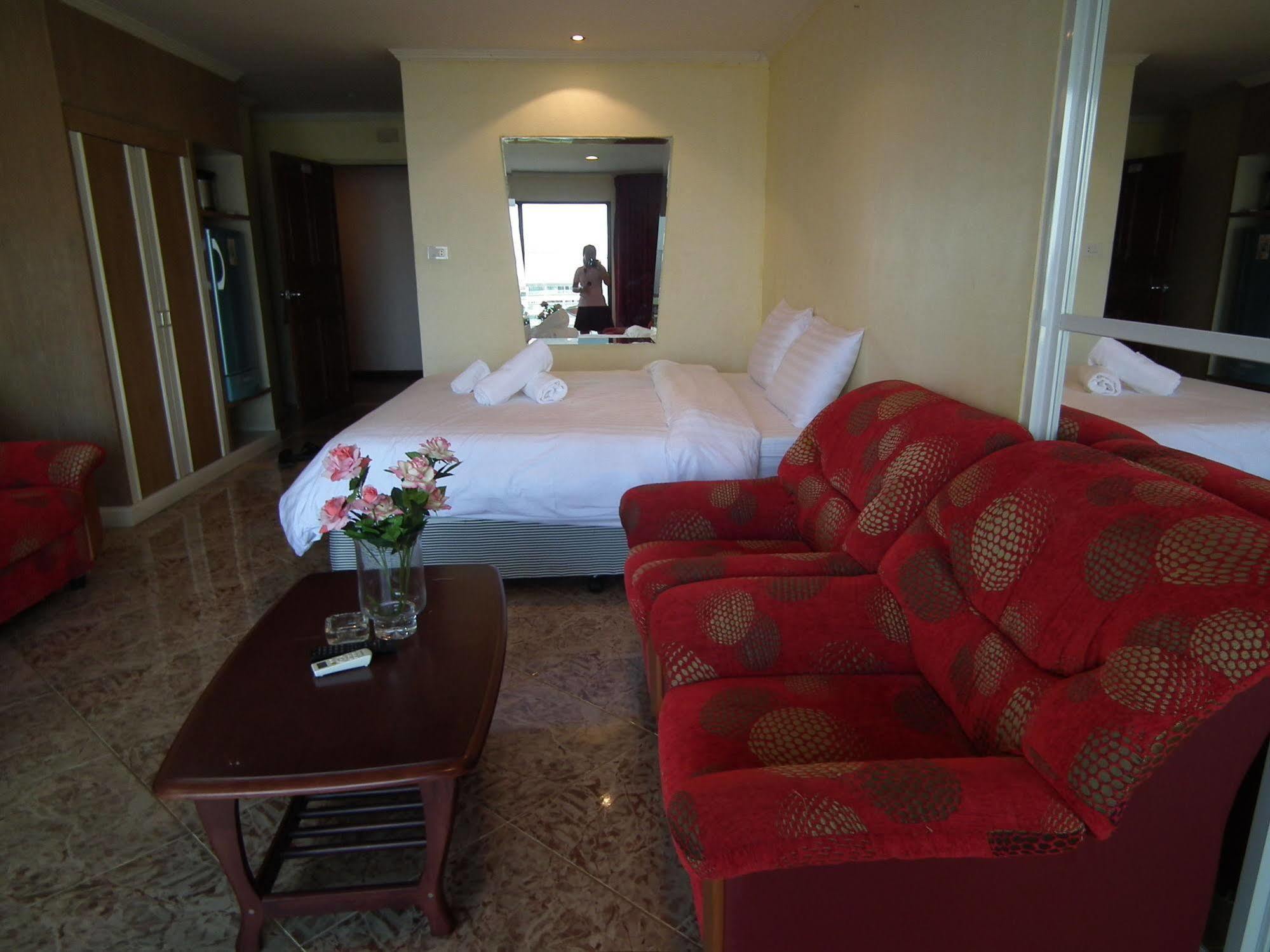 Abricole At Pattaya Hill Apartment Exterior photo