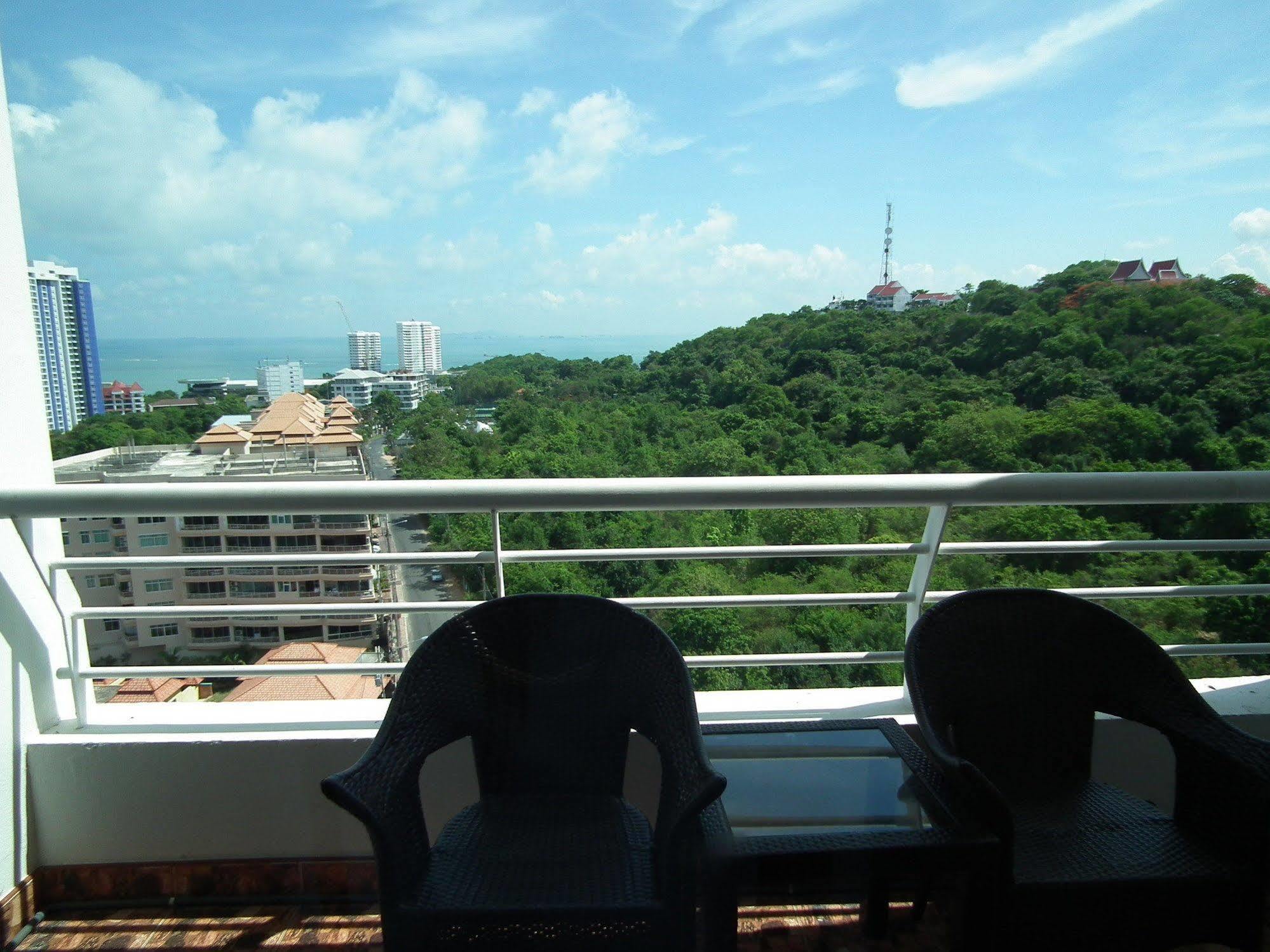 Abricole At Pattaya Hill Apartment Exterior photo