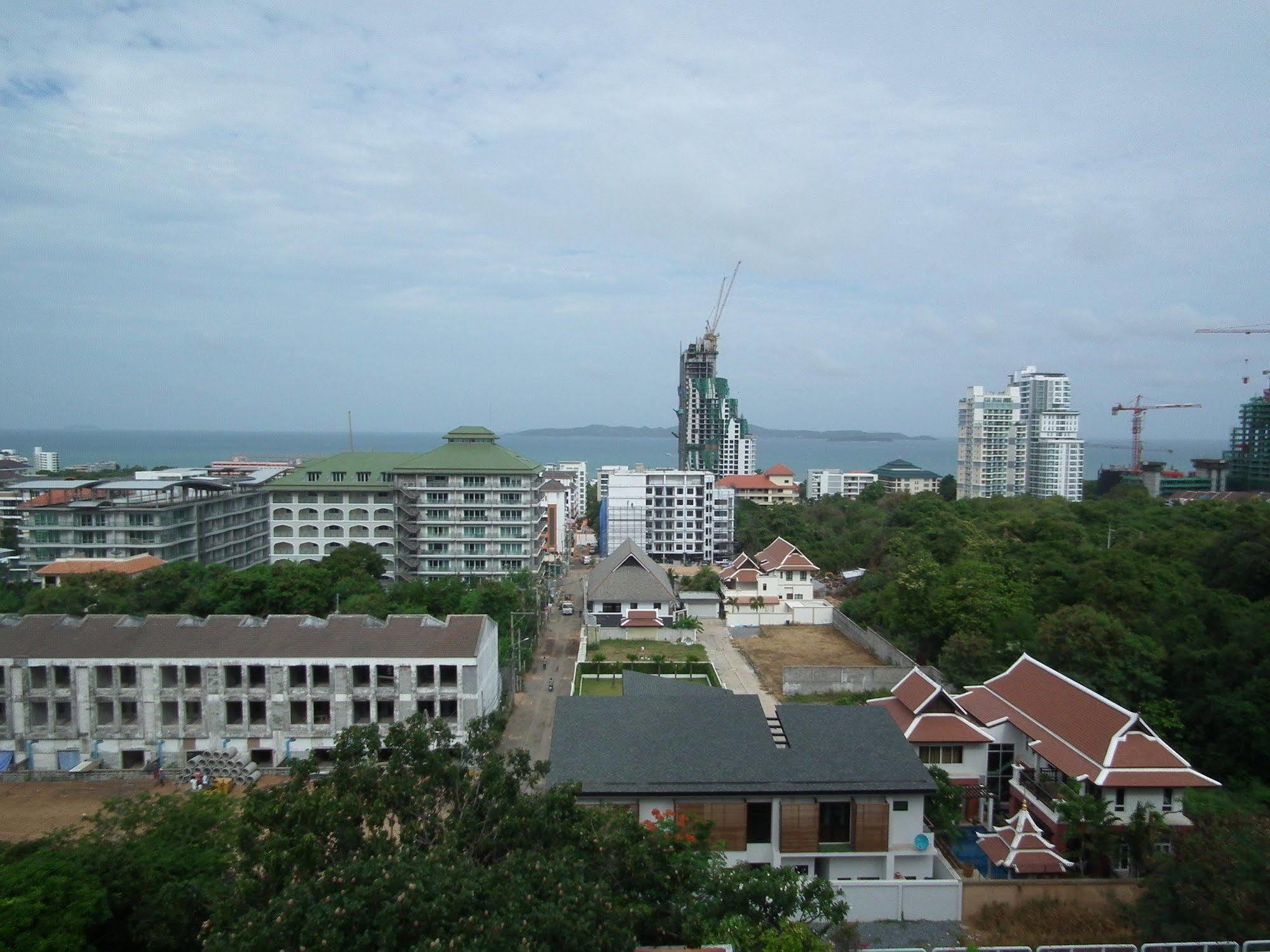Abricole At Pattaya Hill Apartment Exterior photo