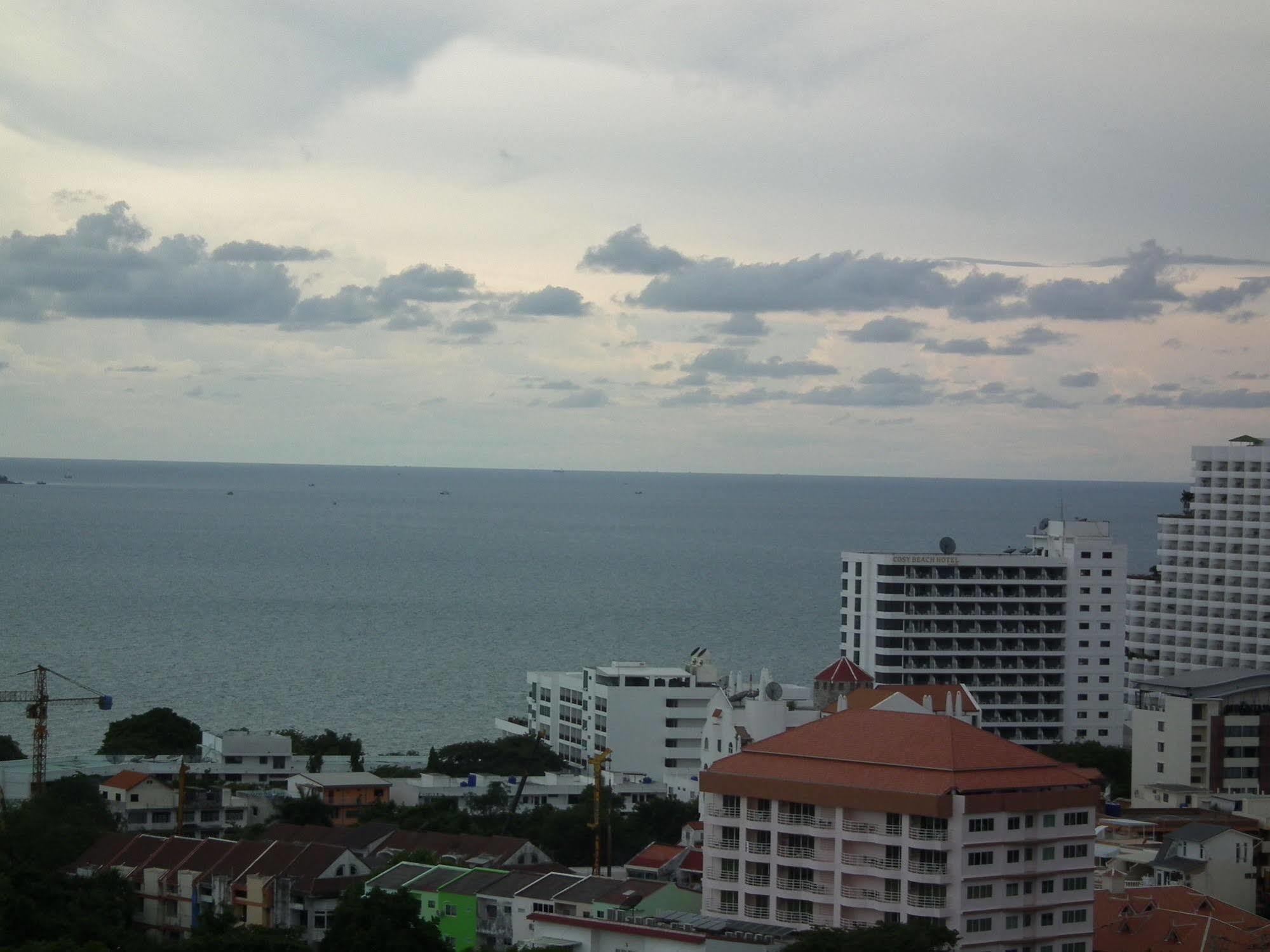 Abricole At Pattaya Hill Apartment Exterior photo